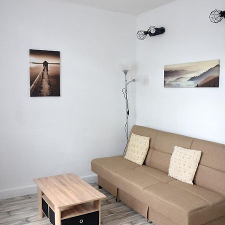 Studio "Au Bord De L'Eau" 2 Chambon-sur-Voueize Bagian luar foto