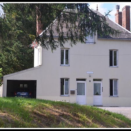 Studio "Au Bord De L'Eau" 2 Chambon-sur-Voueize Bagian luar foto