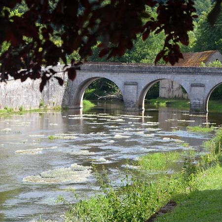 Studio "Au Bord De L'Eau" 2 Chambon-sur-Voueize Bagian luar foto