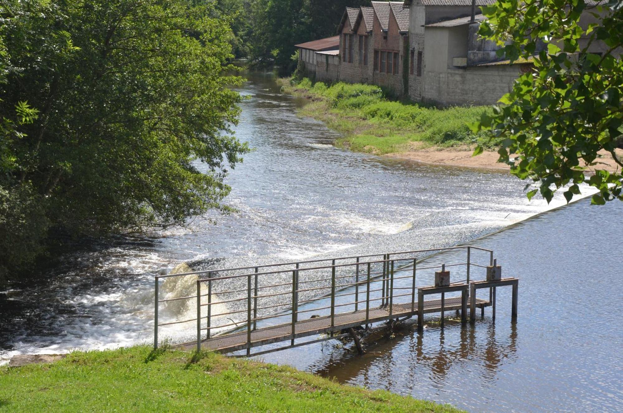 Studio "Au Bord De L'Eau" 2 Chambon-sur-Voueize Bagian luar foto